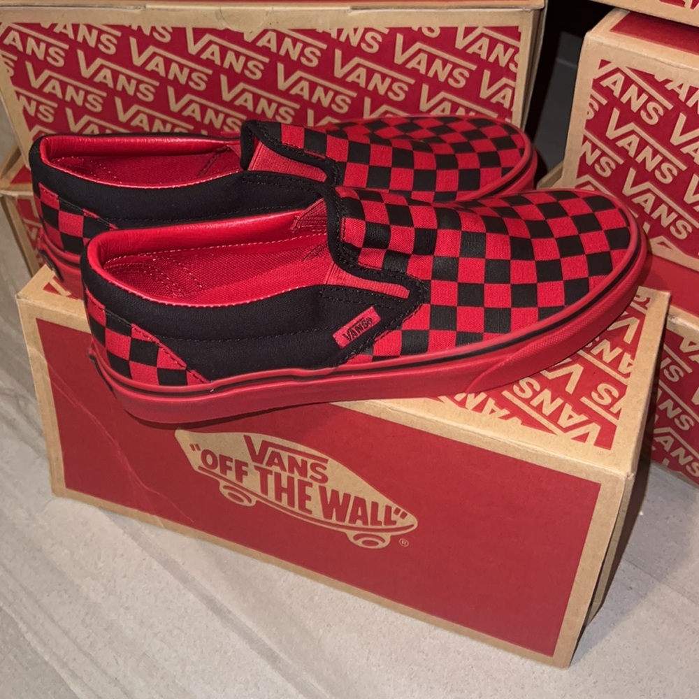π₯ VANS CLASSIC SLIP-ON MONO CHECKERED RED AND BLACK SHOES π₯ - Picture 7 of 7